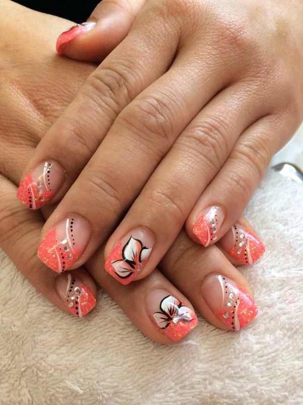 Nagelmodellage mit Airbrush-Verlauf